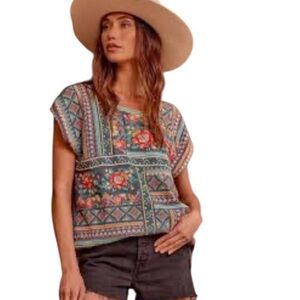 Savanna Jane Size S/M Embroidered Top